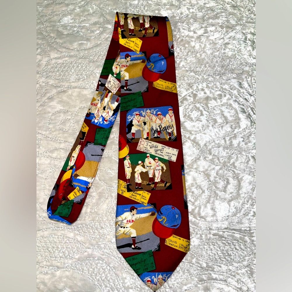 Vintage Roundtree & Yorke Men's Baseball Theme Neck Tie,‎ Silk, Handsewn in USA